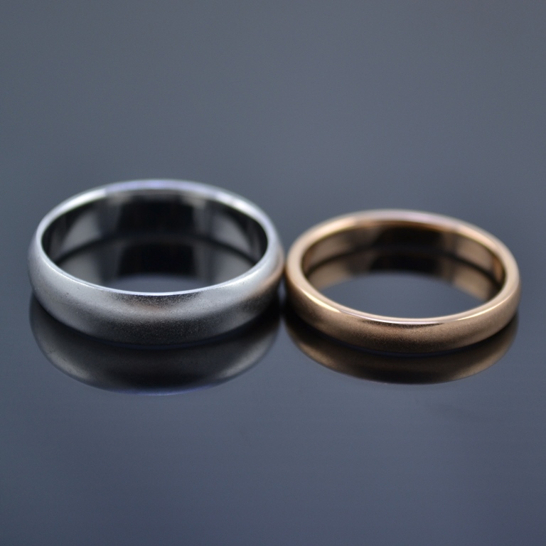 Узкие обручальные кольца с матовой поверхностью из двух оттенков золота (Вес пары: 8 гр.)