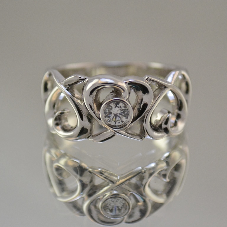 Женское кольцо из белого золота с крупным бриллиантом (Вес: 5 гр.)