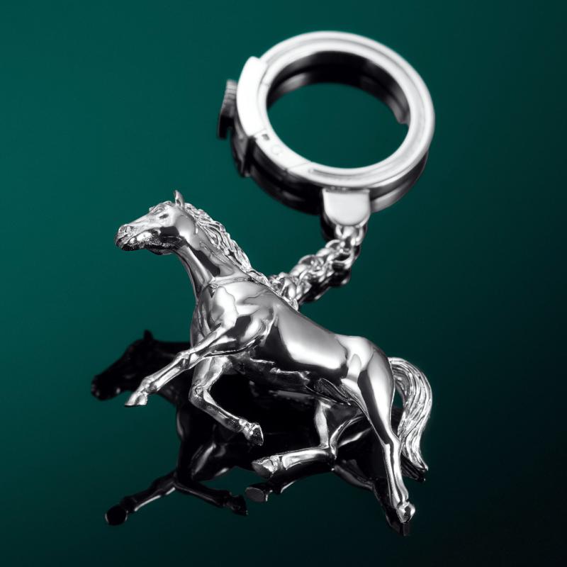 Брелок для ключей Рысак из серебра с гравировкой