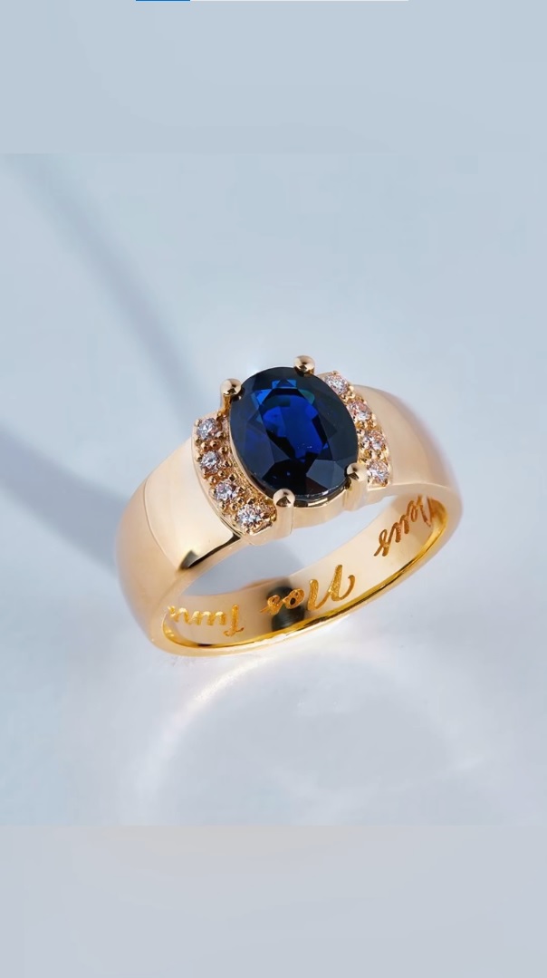 Мужские и женские золотые кольца с бриллиантами и драгоценными камнями