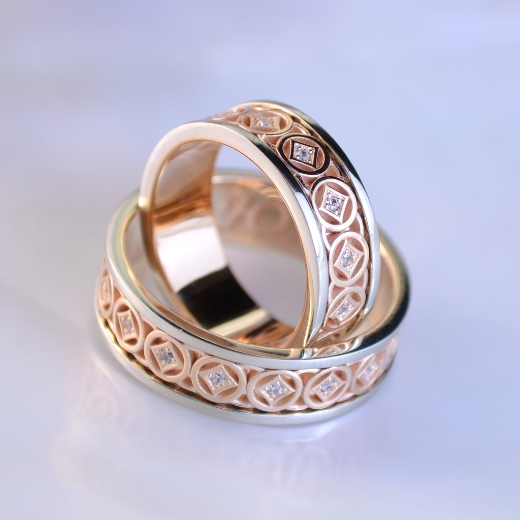 Обручальные кольца с узором, бриллиантами и гравировкой имён на заказ (Вес пары 16 гр.)