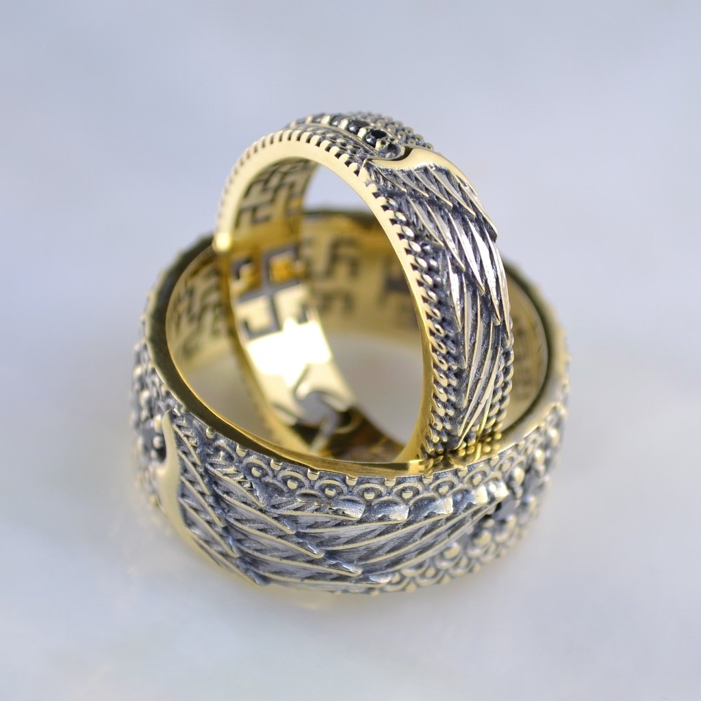 Обручальные кольца из жёлтого золота с чернением, бриллиантами, крыльями и славянскими символами (Вес пары 15 гр.)