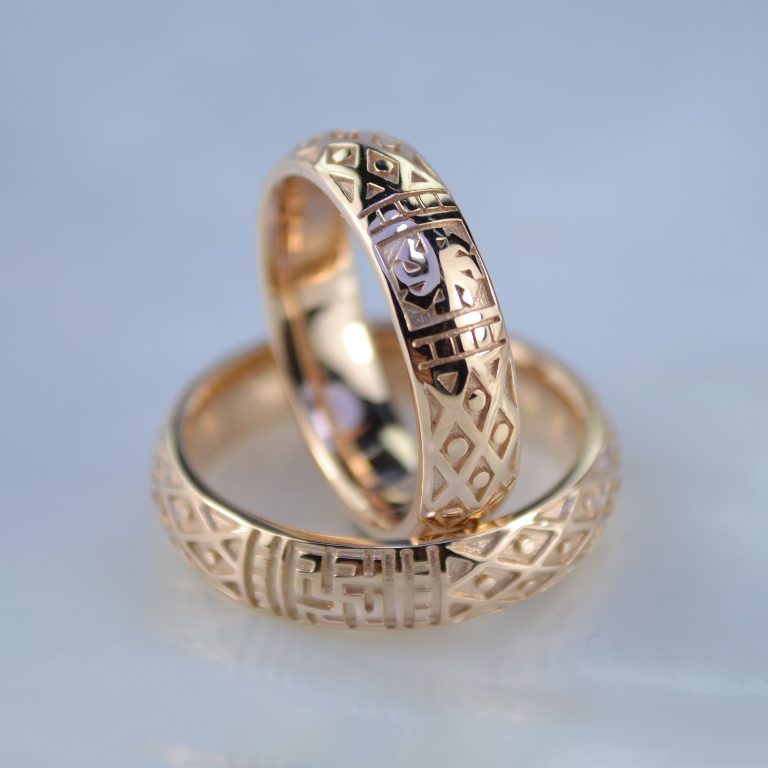 Рельефные обручальные кольца  со старославянской символикой Коловорот, Свадебник и Одолень трава (Вес пары: 14 гр.)