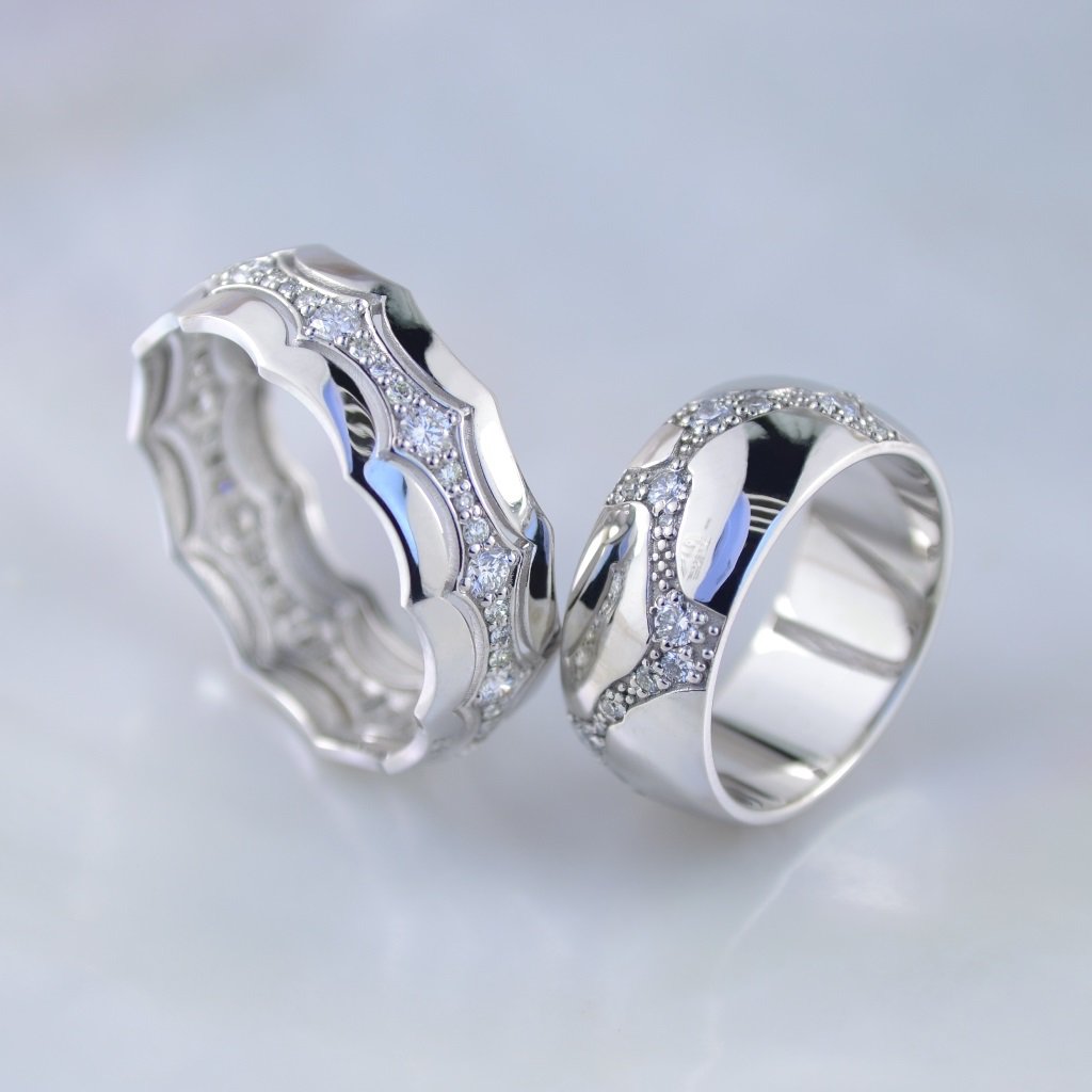 Эксклюзивные обручальные кольца на заказ из белого золота с дорожками из бриллиантов (Вес пары 11 гр.)