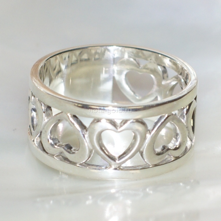 Ювелирная мастерская Nota-Gold изготовила женское кольцо.