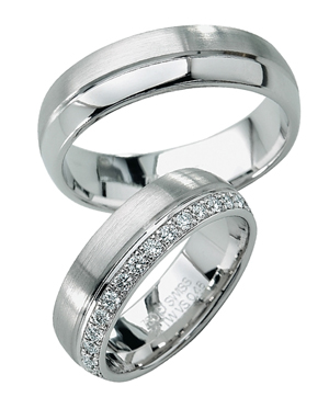 Обручальные кольца на заказ гладкие полукруг с бриллиантами из белого золота (Вес пары: 13 гр.)