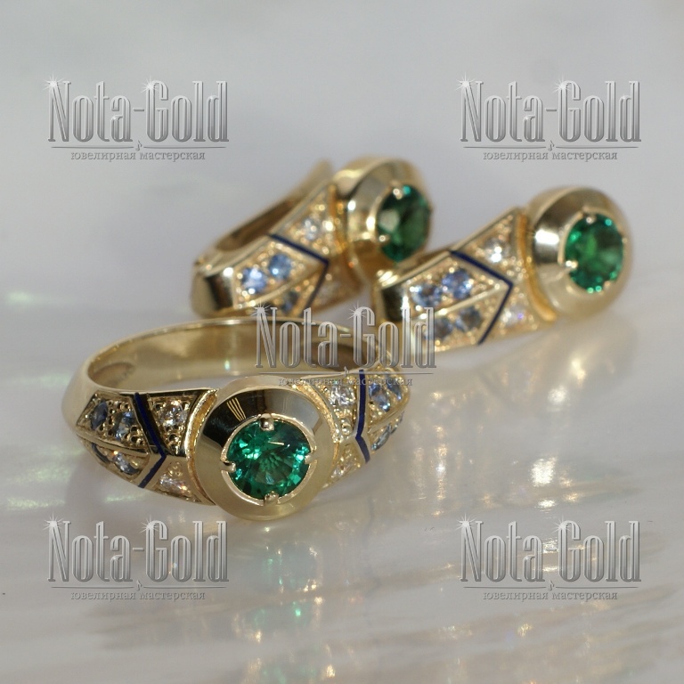 Ювелирная мастерская Nota-Gold изготовила кольцо и серьги с изумрудами эксклюзивного дизайна на заказ.