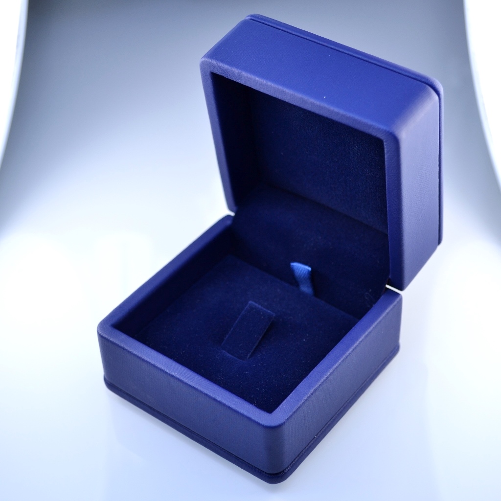 Подарочная ювелирная коробка для кольца с бархатным ложементом