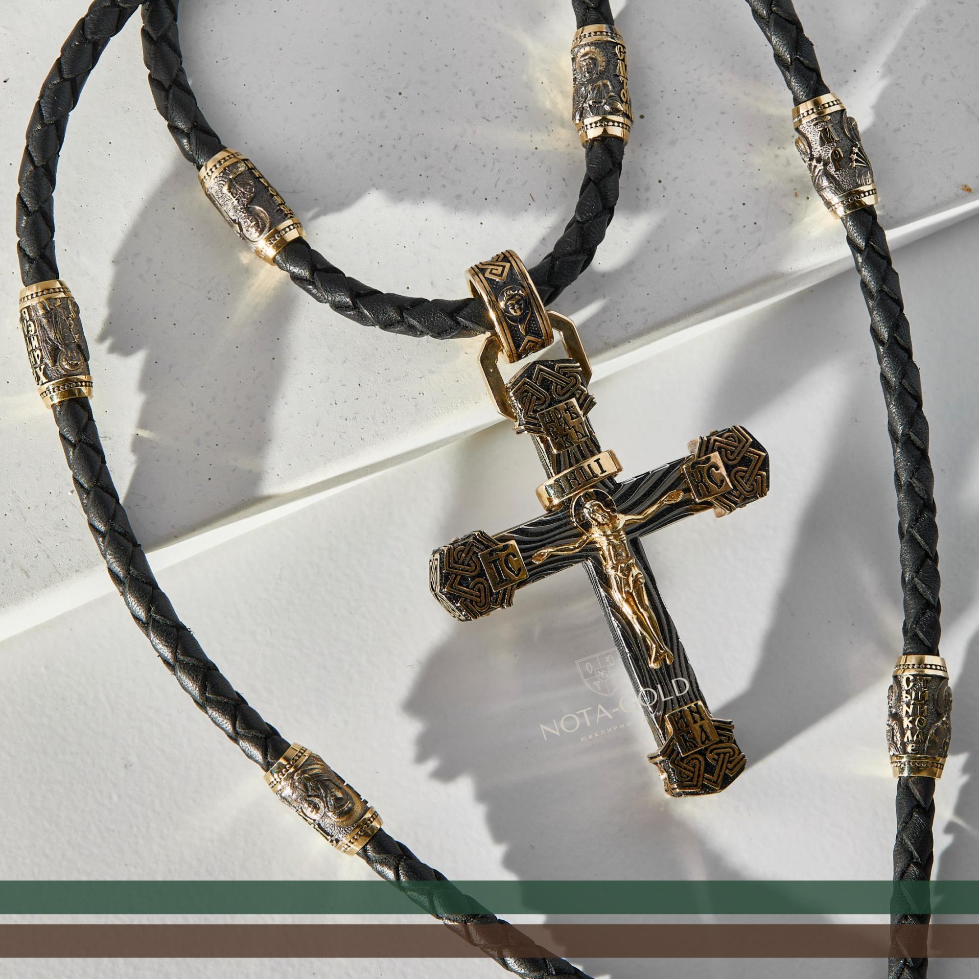 Нательный православный крест из желтого золота и дерева эбен на кожаном шнурке гайтане с золотыми вставками