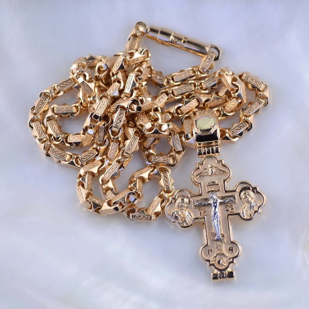Мужской православный крест из красно-белого золота с ликами и молитвой на цепочке плетения Краб Луксор (Вес: 56,5 гр.)