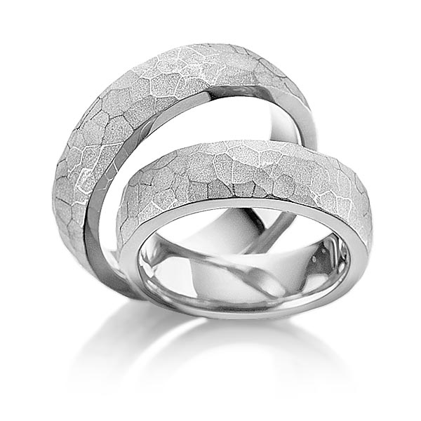 Выпуклые высокие платиновые обручальные кольца с крупнотекстурной поверхностью (Вес пары: 19 гр.)
