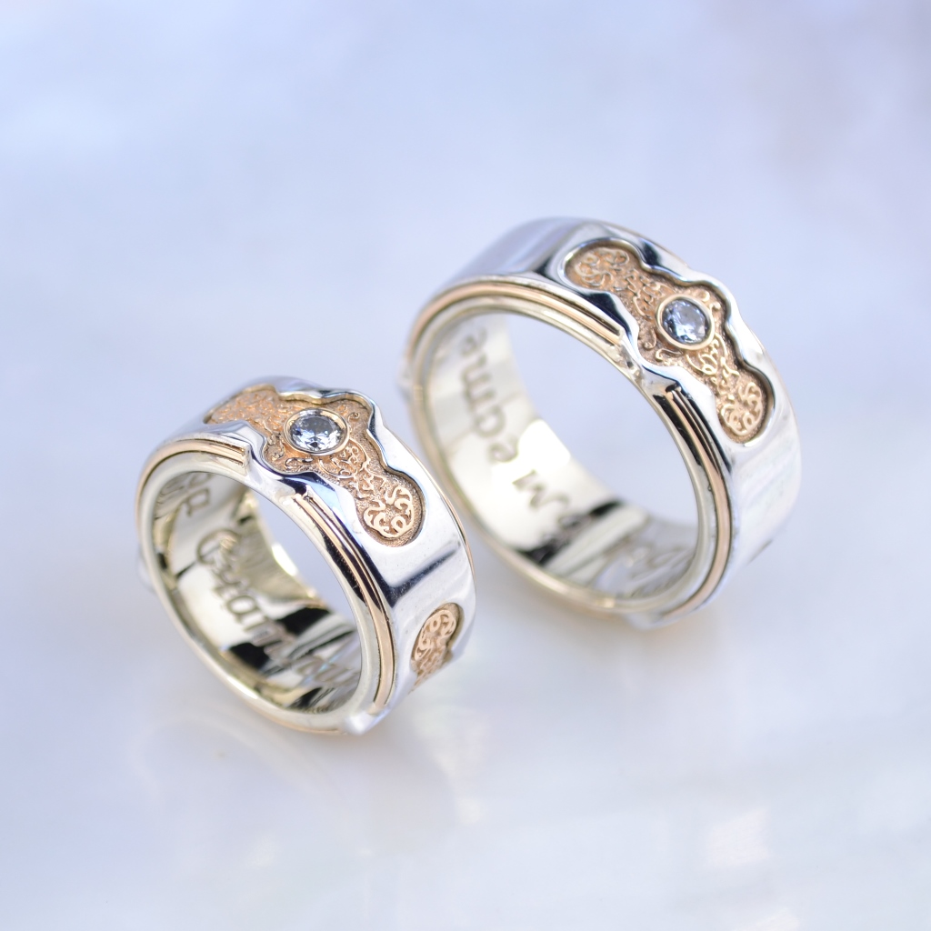 Православные обручальные кольца из золота с бриллиантами и гравировкой (Вес пары: 22 гр.)