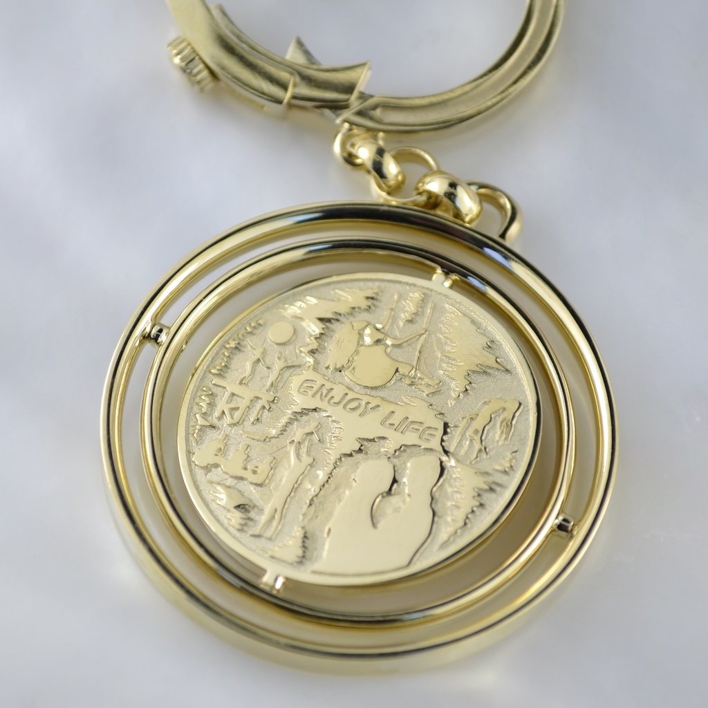 Подарочный золотой брелок на заказ из жёлтого золота с изображением, гравировкой и знаком доллара (Вес: 32 гр.)