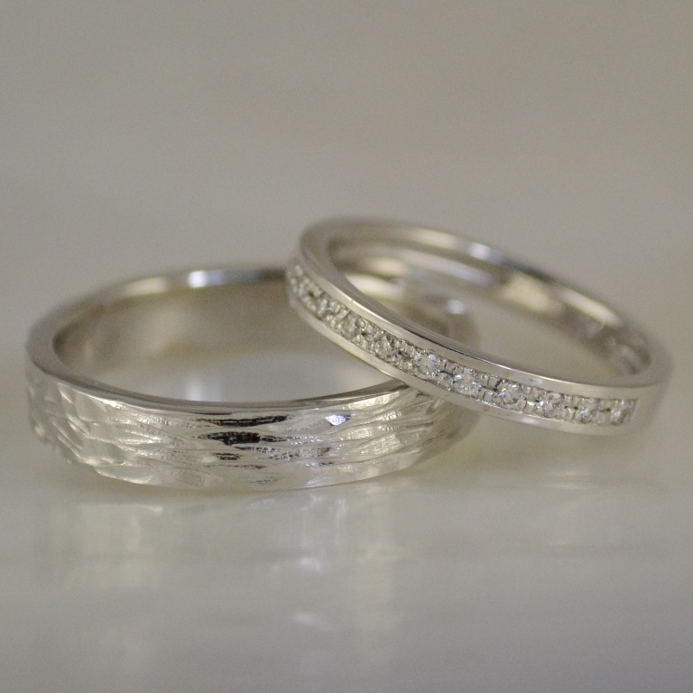Обручальные кольца из белого золота с бриллиантами и необычной фактурой (Вес пары: 10 гр.)