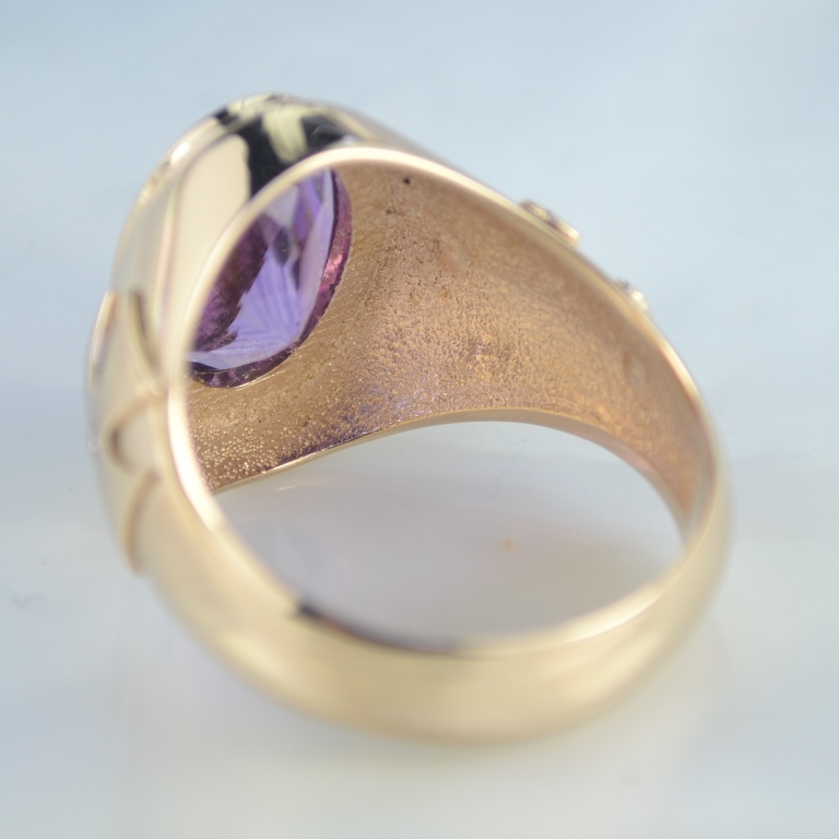 Эксклюзивный перстень с символом лилия и мальтийский крест из золота вставки аметист и бриллианты (Вес 11 гр.)