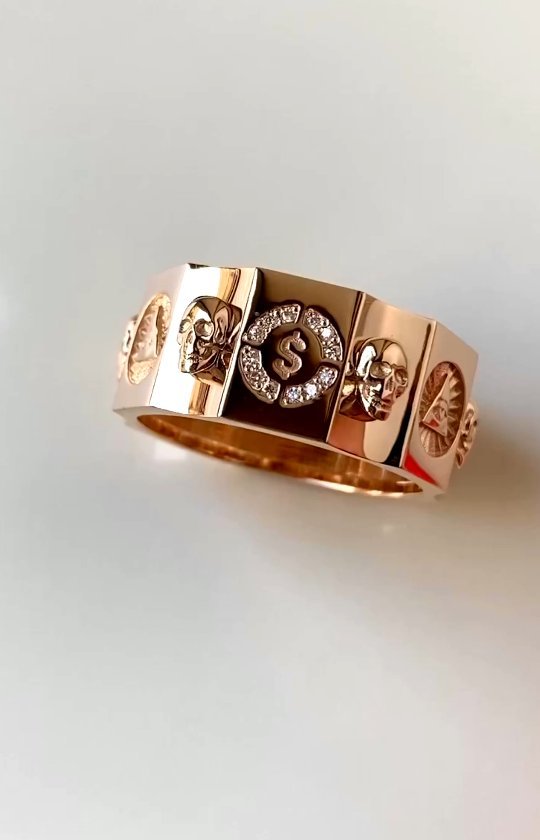 Мужское гранёное кольцо из красного золота с бриллиантами и символикой