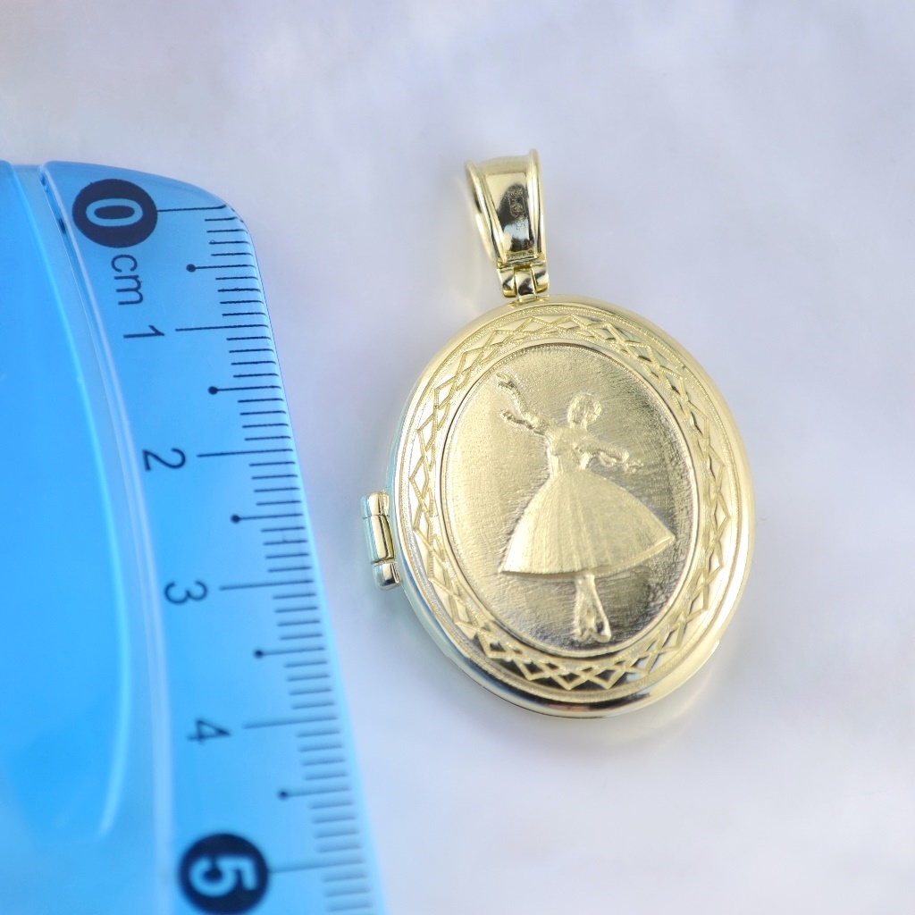 Золотой медальон под фото Балерина с инициалами из жёлтого золота (Вес: 20 гр.)