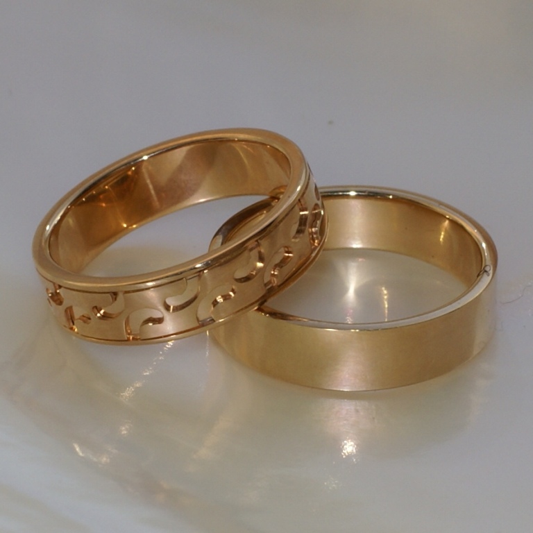 Обручальные кольца  с рельефным узором (Вес пары: 16,5 гр.)