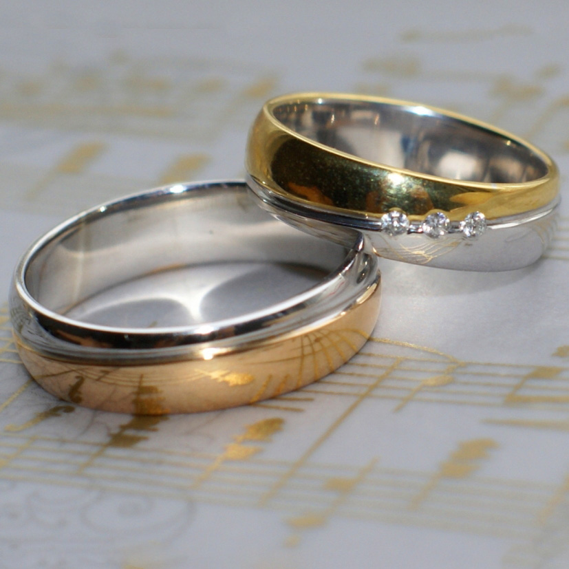 Парные обручальные кольца комбинированные с бриллиантами (Вес пары: 12 гр.)