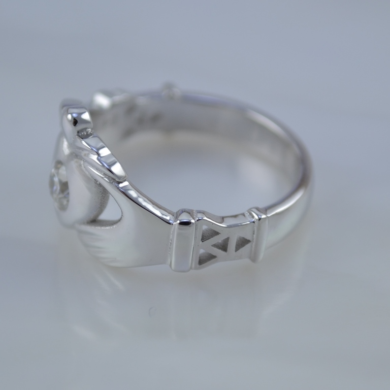 Кладдахское кольцо из белого золота с бриллиантом (Вес: 4,5 гр.)