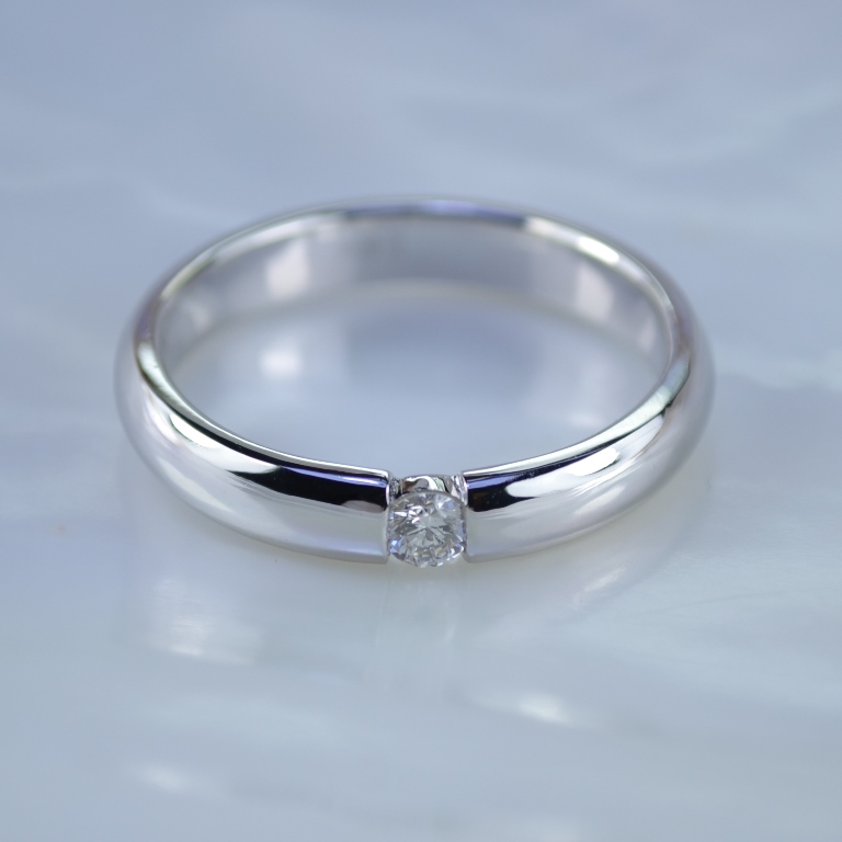 Классическое кольцо для предложения руки и сердца из белого золота с бриллиантом 0,164 карат (Вес: 7 гр.)