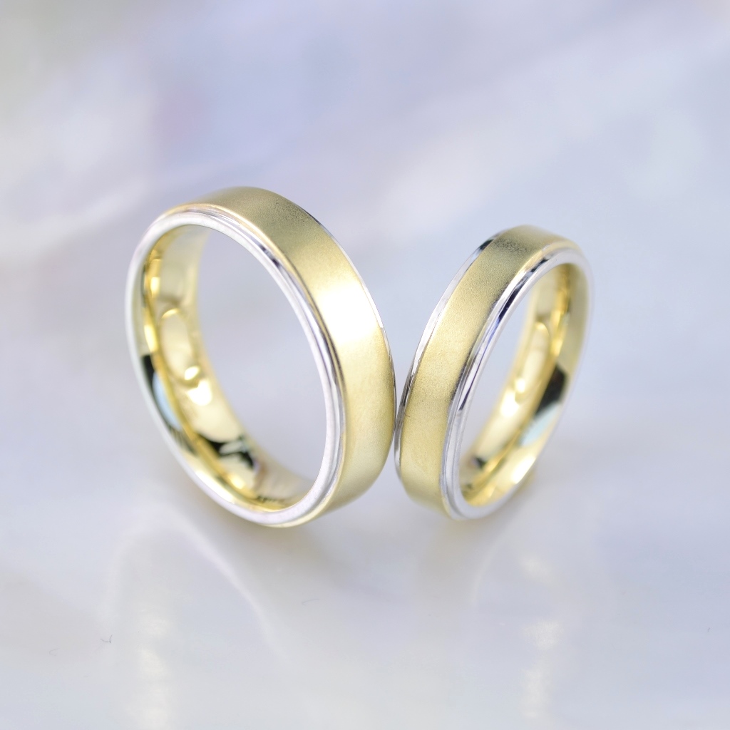 Матовые обручальные кольца из двух видов золота с фаской (Вес пары 13 гр.)