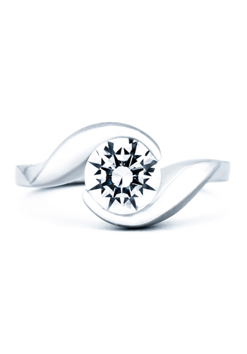 Помолвочное кольцо с из белого золота с крупным бриллиантом 0,5 карат (Вес: 5 гр.)