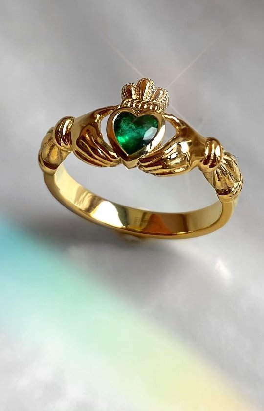 Кладдахское кольцо из желтого золота с изумрудом