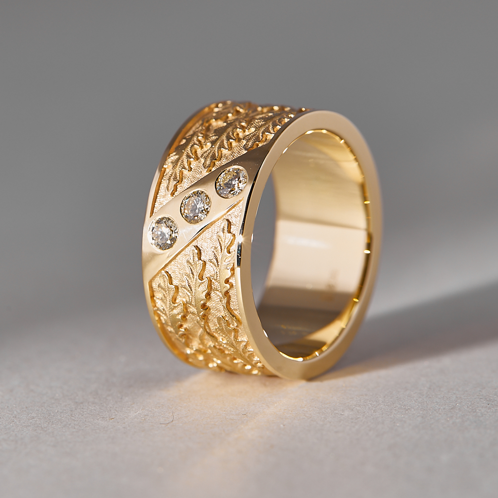 Широкое золотое кольцо с бриллиантами и узором из дубовых листьев (Вес: 11 гр.)