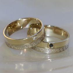 Ювелиры мастерской Nota-Gold изготовили на заказ обручальные кольца с узором и орнаментом.