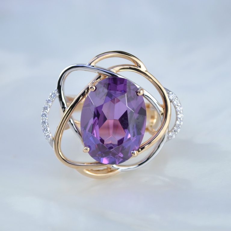 Женское кольцо в виде цветка с аметистом и бриллиантами (Вес: 9,5 гр.)