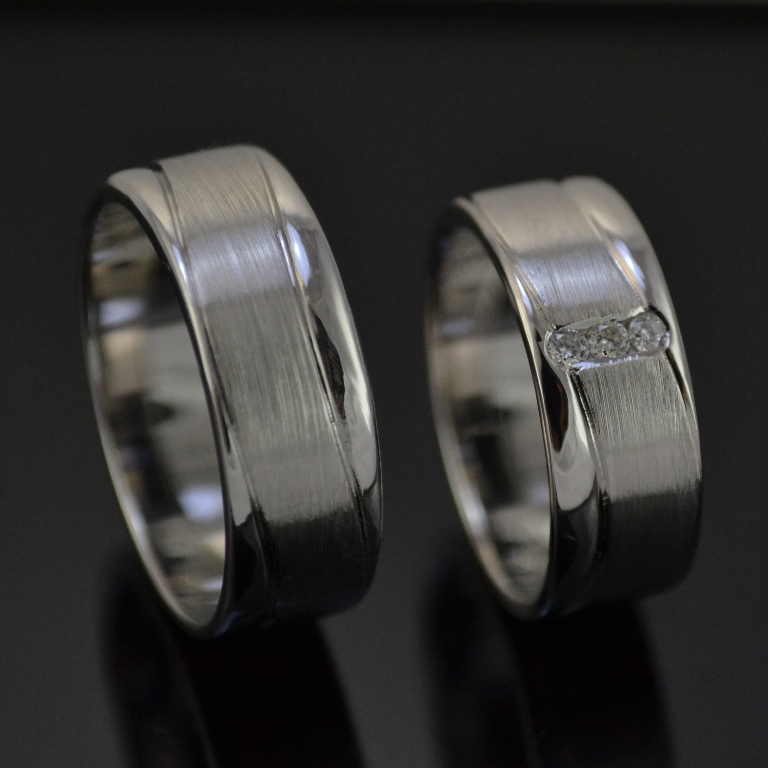 Изящные обручальные кольца из белого золота с бриллиантами (Вес пары: 13 гр.)