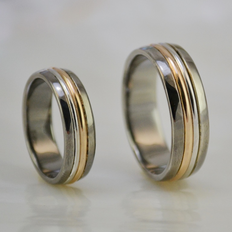 Обручальные кольца трёхцветные из красного, белого и чёрного золота на заказ (Вес пары: 16 гр.)