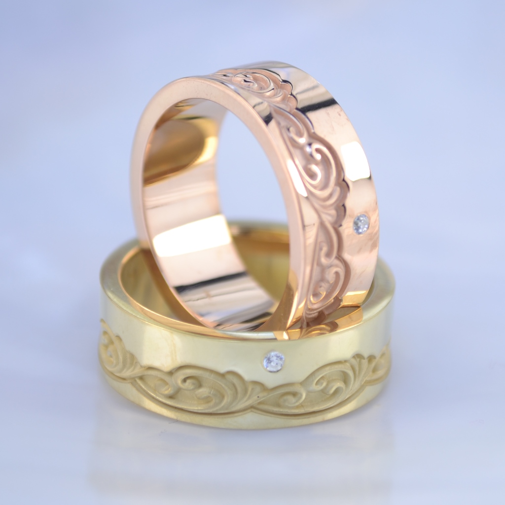 Обручальные кольца из жёлтого и красного золота с узором и бриллиантами (Вес пары 15 гр.)