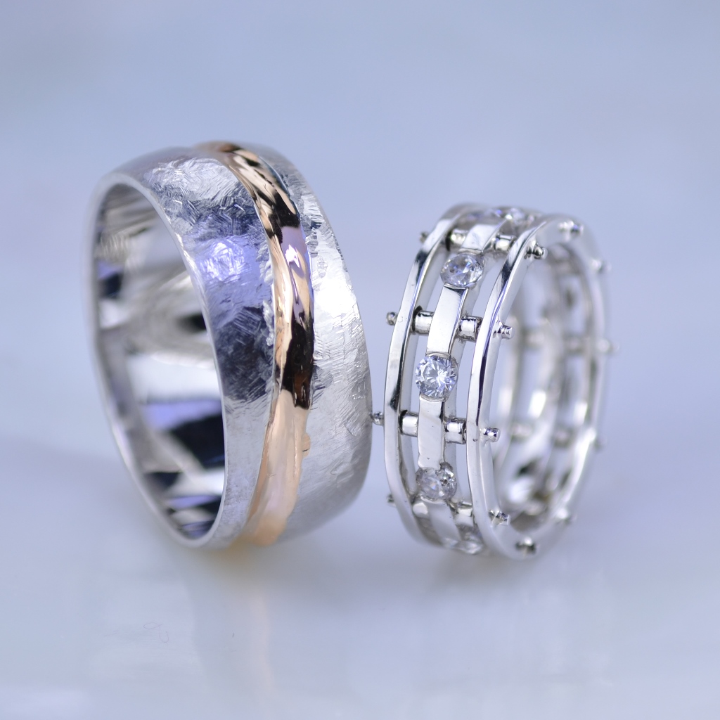 Разнотипные обручальные кольца женское широкое фактурное мужское составное с бриллиантами (Вес пары: 13 гр.)