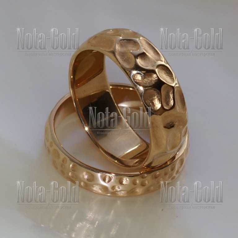 Ювелирная мастерская Nota-Gold изготовила на заказ необычные обручальные кольца