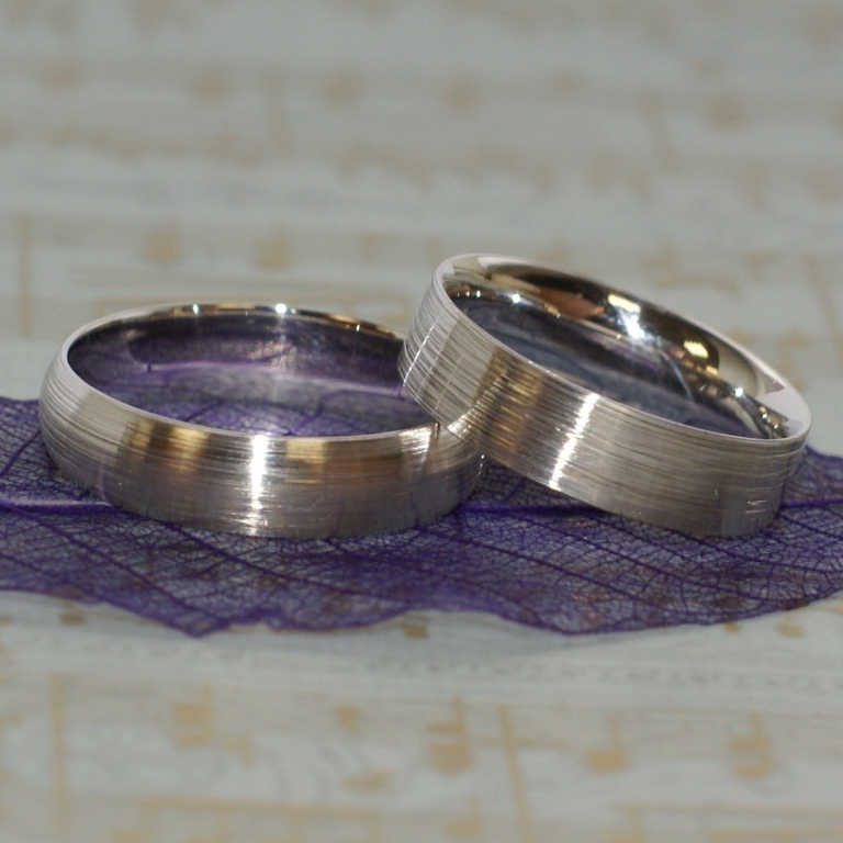 Фактурные обручальные кольца из белого золота (Вес пары: 11 гр.)
