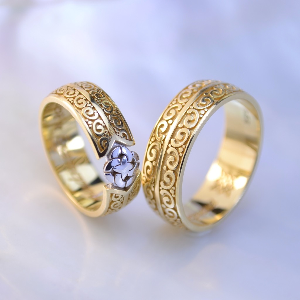 Обручальные кольца с узором, гравировкой имён и символом семьи Свадебник (Вес пары 13 гр.)