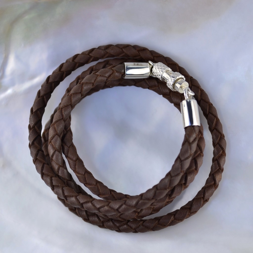 Толстый шнурок-гайтан из натуральной кожи с серебряными концевиками (Вес: 4,5 гр.)