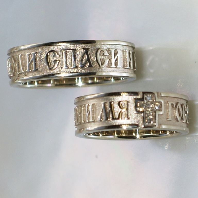 Парные обручальные кольца Господи спаси и сохрани нас эксклюзивного дизайна с бриллиантами (Вес пары: 11 гр.)