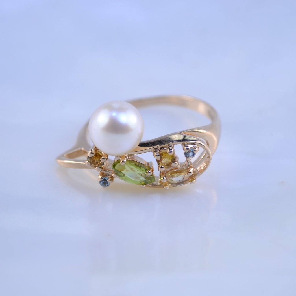 Женское кольцо из красного золота с россыпью камней (Вес: 3,5 гр.)