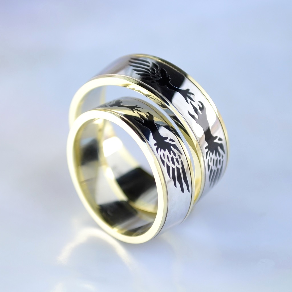 Обручальные кольца из двух видов золота с рисунком из эмали (Вес пары 10 гр.)