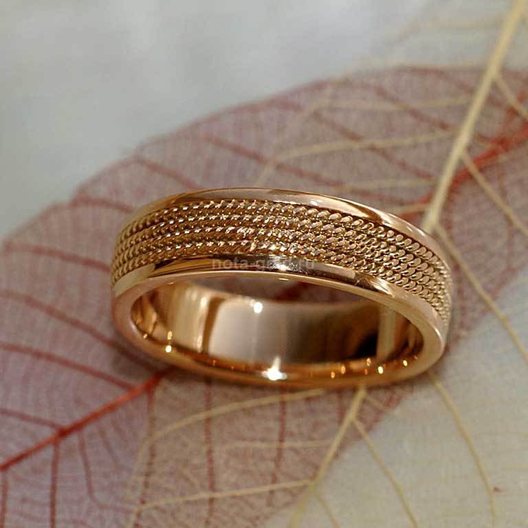 Ювелирная мастерская Nota-Gold изготовила женское кольцо из золота.