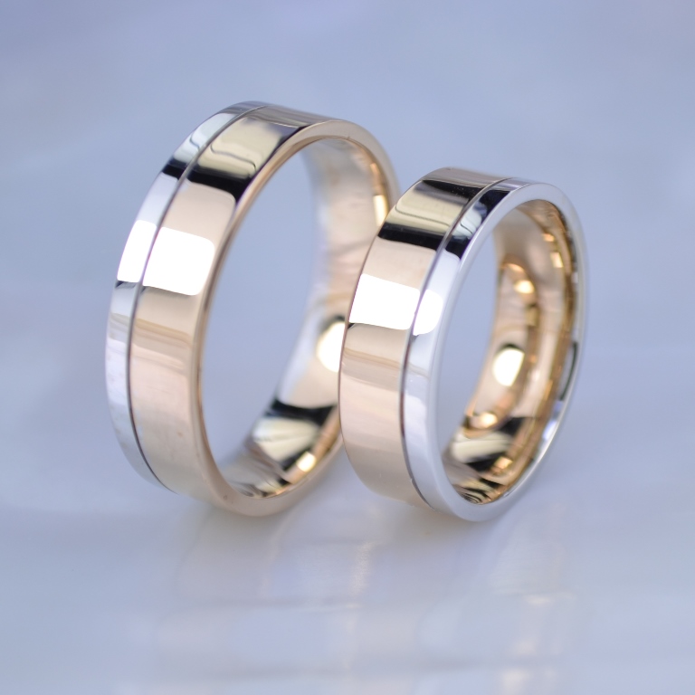 Классическое гладкое обручальное кольцо из двух оттенков золота красного и белого (Вес пары: 14 гр.)