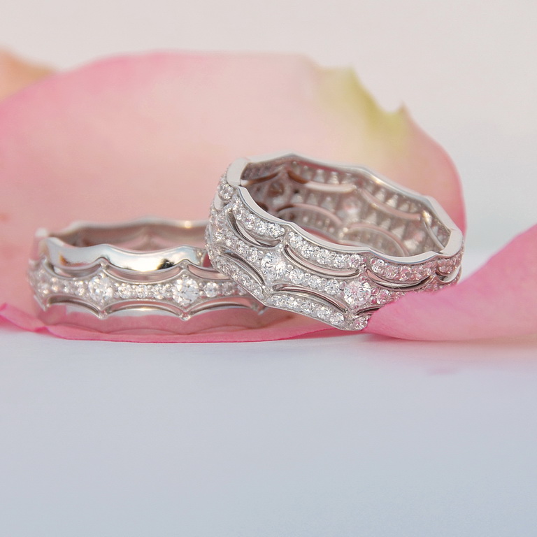Эксклюзивное обручальное кольцо из белого золота с бриллиантами (Вес пары: 9,5 гр.)