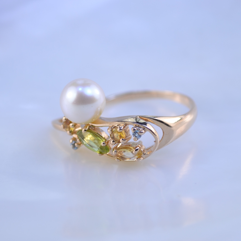 Женское кольцо из красного золота с россыпью камней (Вес: 3,5 гр.)