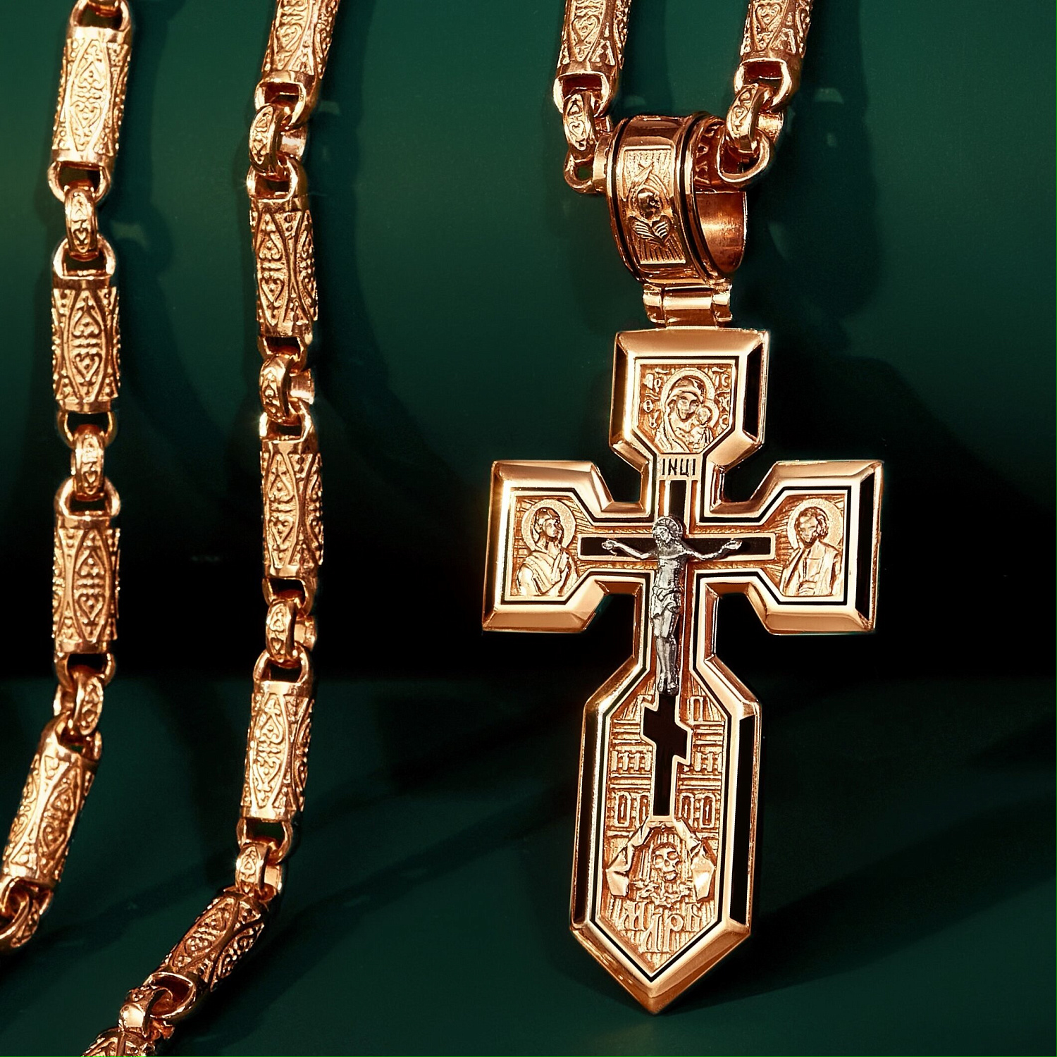 Мужской нательный крест на цепочке из красного золота