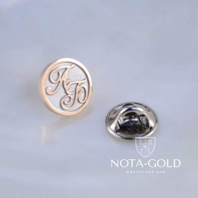 Нагрудный именной значок из золота с инициалами