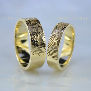 Обручальные кольца с нанесёнными отпечатками пальцев на поверхности из жёлтого золота (Вес пары: 11 гр.)
