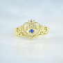 Кольцо в подарок на рождение малыша с пяточками и короной из жёлтого золота с синим фианитом (Вес: 4 гр.)